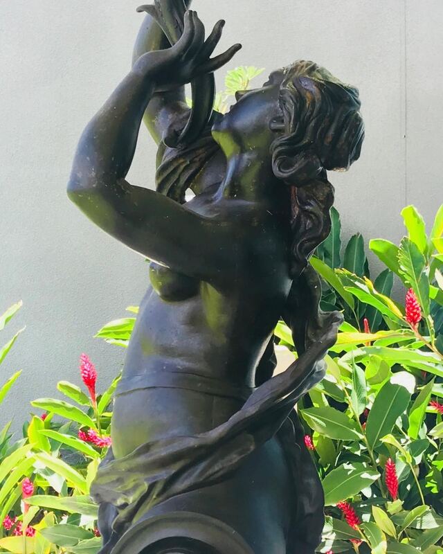 Figura feminina